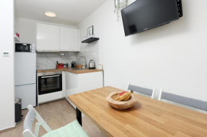 MODERN Flat MORE